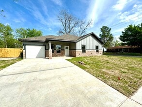 Building Photo - 3415 Henderson St