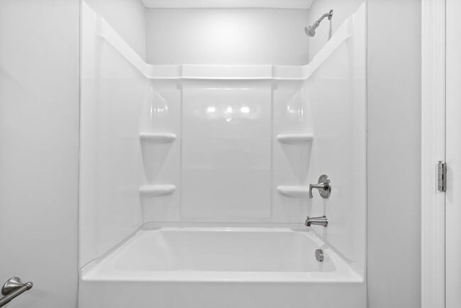 Building Photo - 2 Bedroom Condo For Rent Near Madison Street!