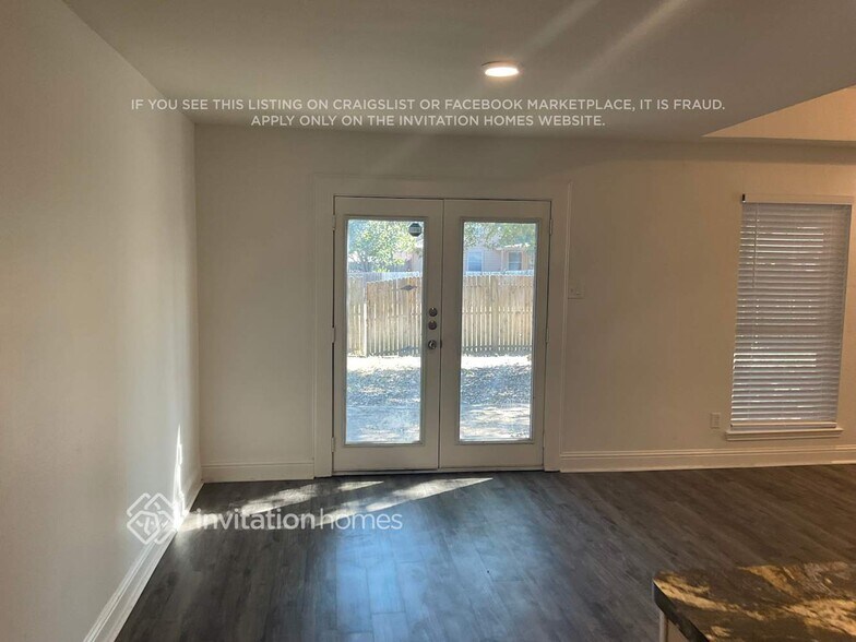 Building Photo - 921 Mockingbird Dr