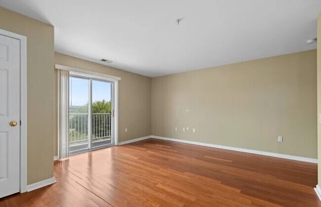 Building Photo - Modern 2BR / 2BA Condo with Balcony & Parking at Union Square – Hackensack