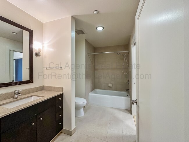 Building Photo - 585 9th St