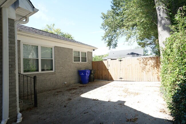 Building Photo - 714 Arlington Ave