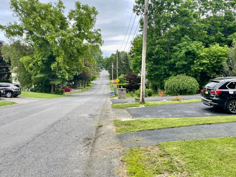 Building Photo - 429 W Lawrence St