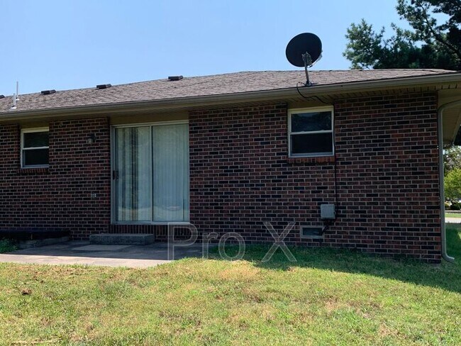 Building Photo - 3833 College View Dr