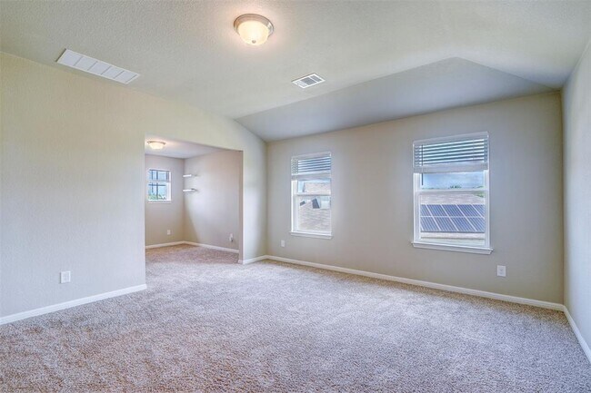 Building Photo - 521 Mossy Rock Dr