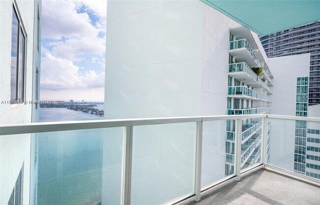 Building Photo - 1900 N Bayshore Dr