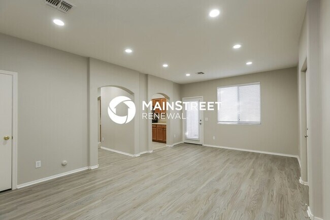 Building Photo - 3 Bedroom Pet-Friendly Home in Phoenix, AZ with Main Street Renewal
