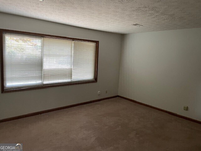 Building Photo - 100 Sandown Dr