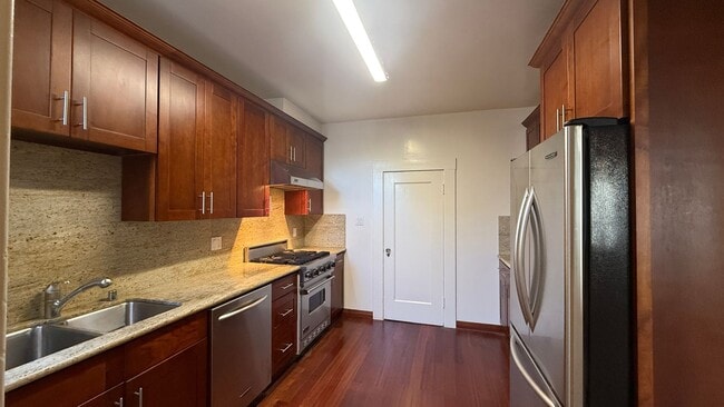 Building Photo - DREAM HOME! Spacious 3 BR + Sunroom/ 1.5 BA  in the Richmond area- AMSI