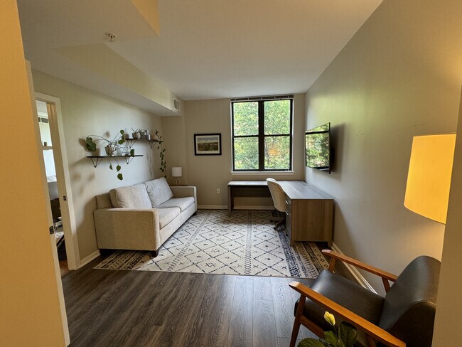 Building Photo - 2220 Fairfax Dr