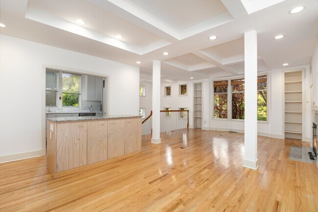 Building Photo - 3Bd/3Ba Seattle House