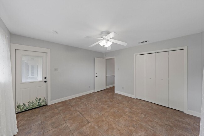 Building Photo - 10014 Burgundy Ln