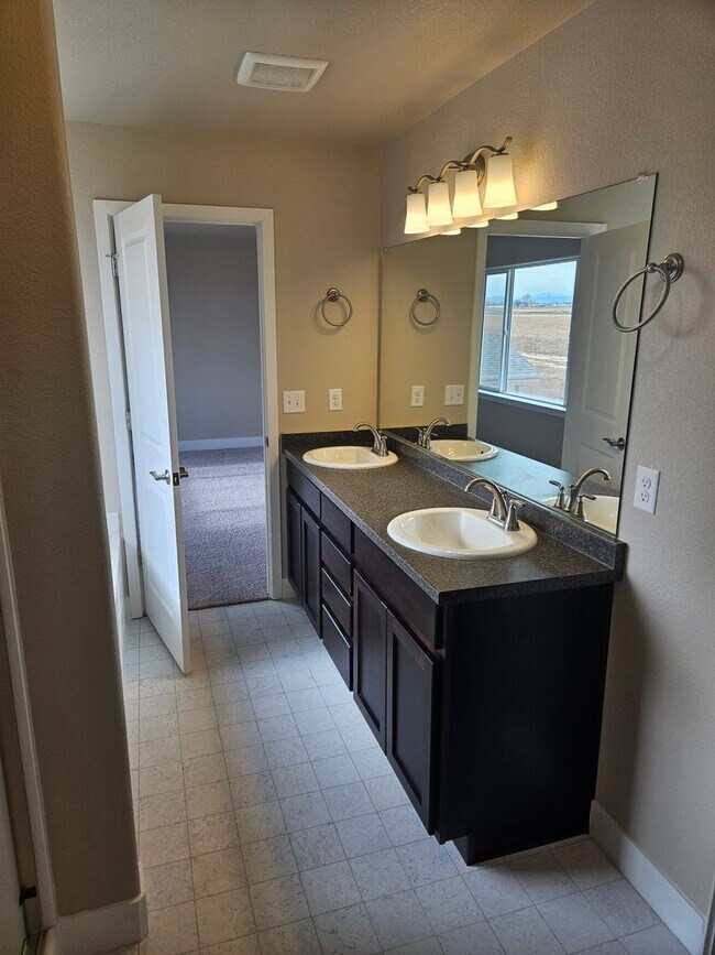 Building Photo - New  5 Bedroom Home in Johnstown