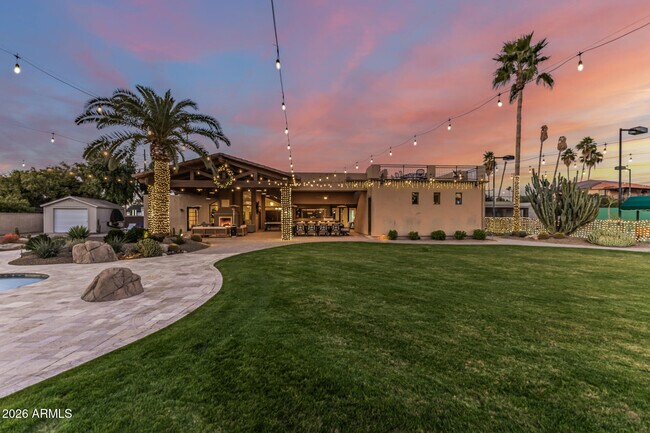 Building Photo - 5821 E Cactus Rd