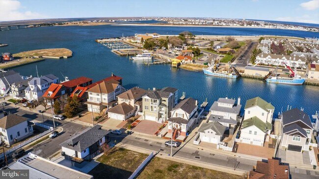 Building Photo - 739 N Massachusetts Ave