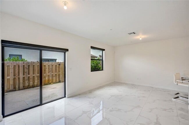 Building Photo - 213 SW 159th Ct