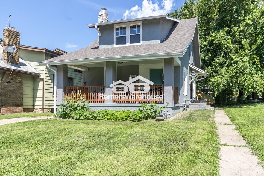 Building Photo - 2923 Parkwood Blvd