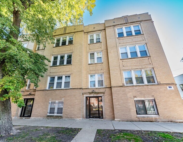 Building Photo - 1511 W Albion Ave