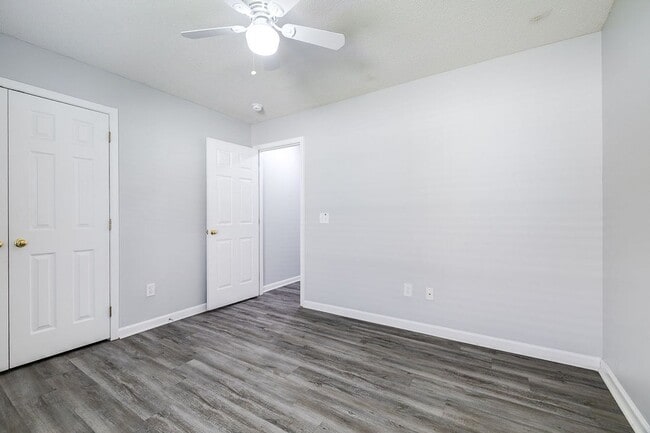 Building Photo - Spacious & Beautifully Maintained 5BR/3BA ...