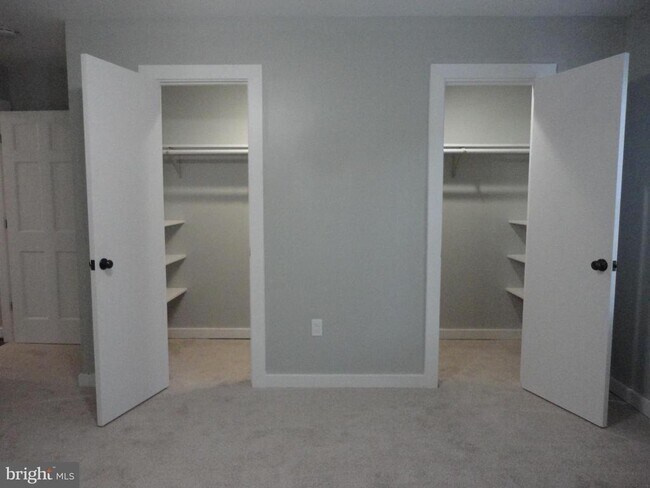 Building Photo - 814 Rustic Ln