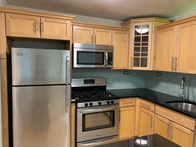 Building Photo - One Bay Club Dr