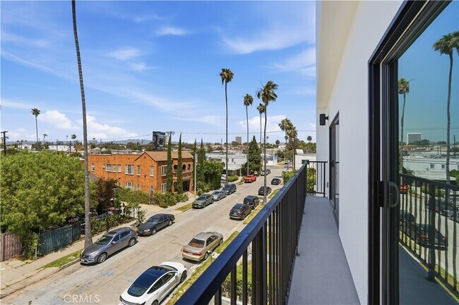 Building Photo - 1428 Cloverdale Ave