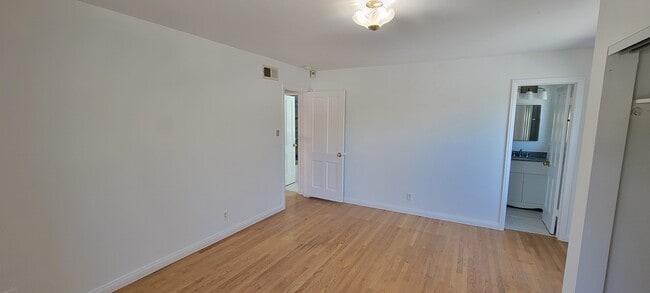 Building Photo - 661 Warner Ave