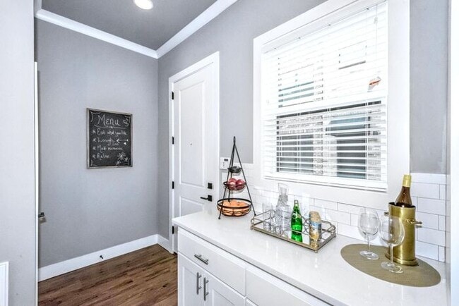 Building Photo - 517 E B St