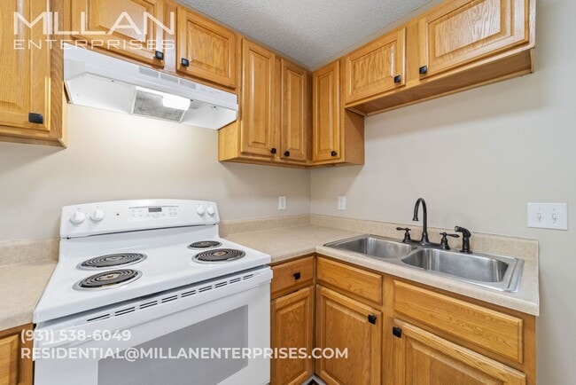 Building Photo - Charming Single Family Home Featuring Spacious Floor Plan and Eat-In Kitchen - Enjoy Your First M...