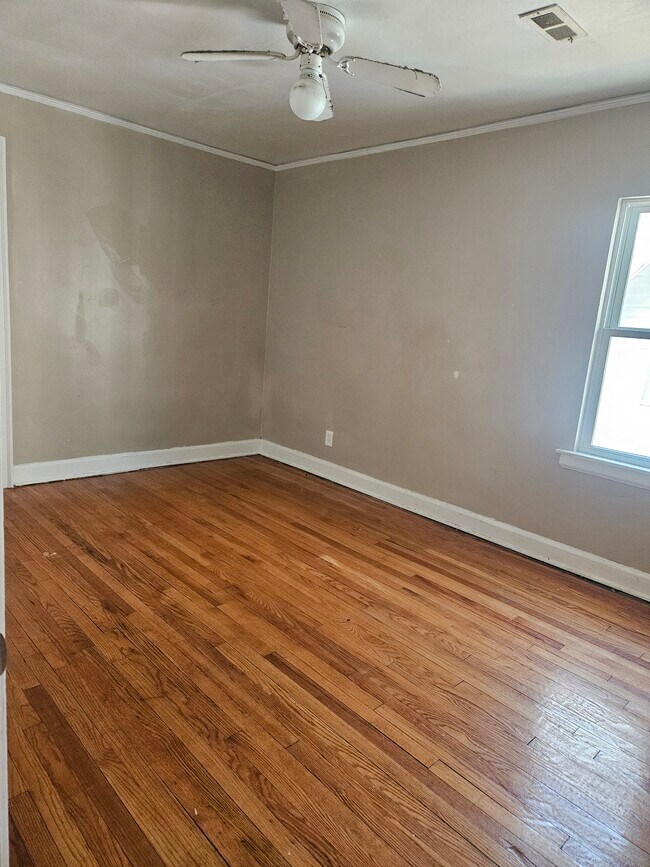 Building Photo - 14031 Cherrylawn St