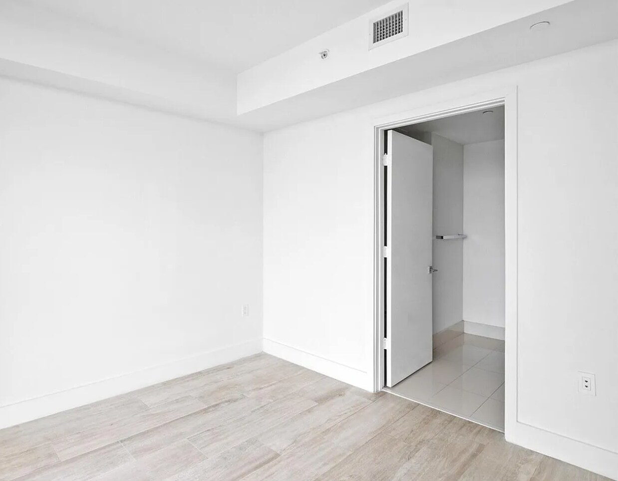 Building Photo - 121 NE 34th St