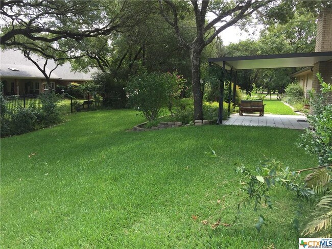 Building Photo - 601 Ridgecrest Dr