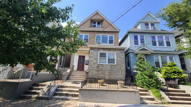 Building Photo - 213 Fowler Ave