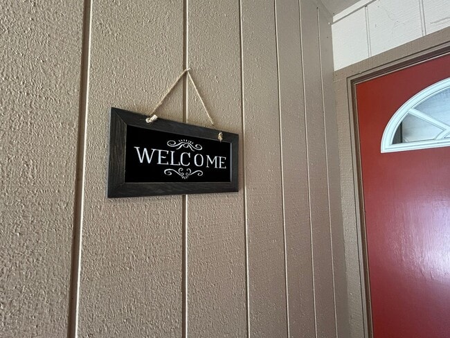 Building Photo - Welcome to this charming 3-bedroom, 2-bath home located in a desirable Oakmont 55+ adult community