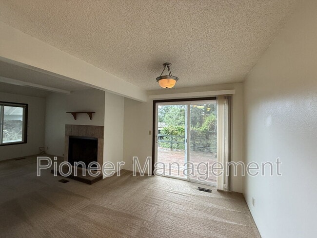 Building Photo - 1415 E 38th Ave