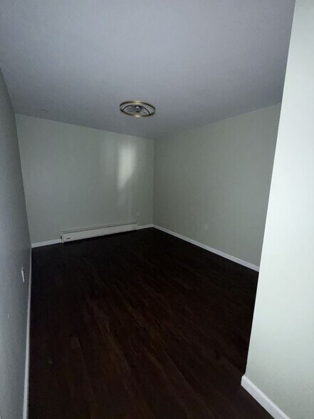 Building Photo - 132 E Main St