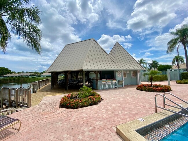 Building Photo - 1127 E Seminole Ave