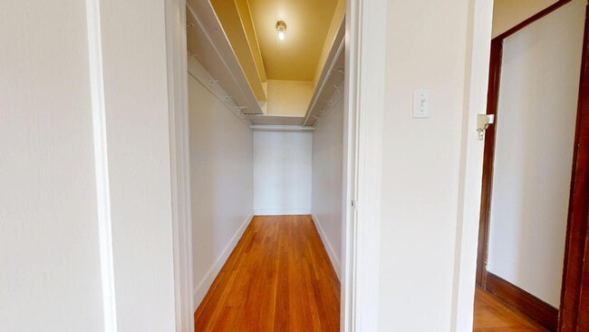 Building Photo - 2233 Judah St