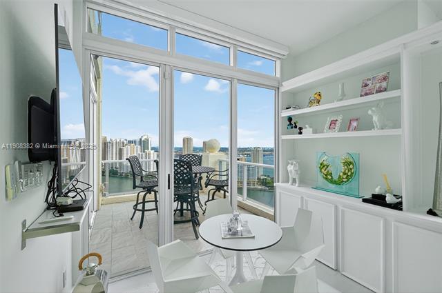 Building Photo - 1155 Brickell Bay Dr