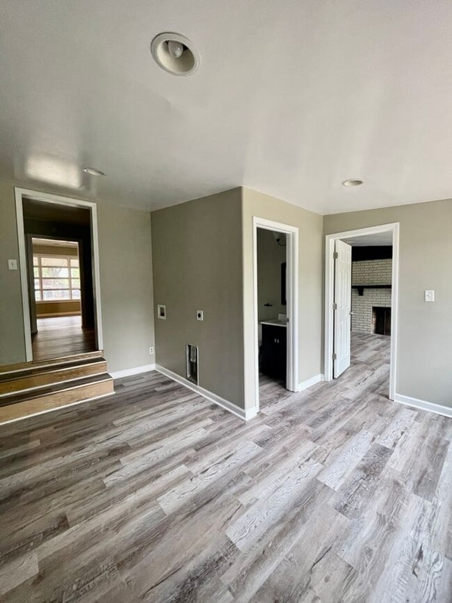 Building Photo - Spacious Home in Haysville Schools, with M...