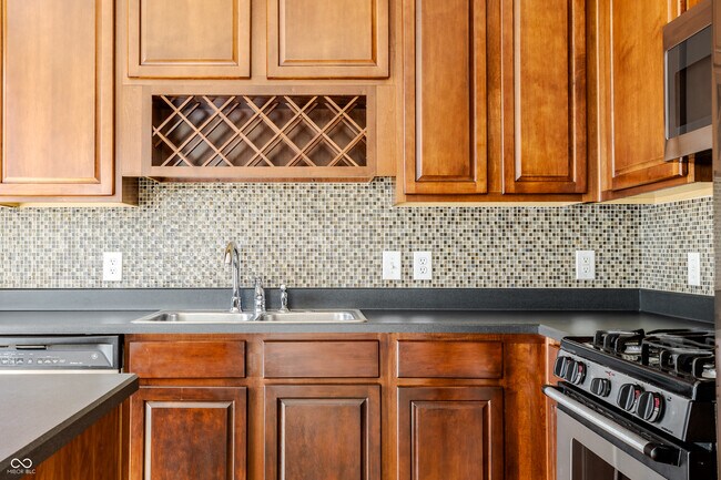 Building Photo - 12779 Tradd St