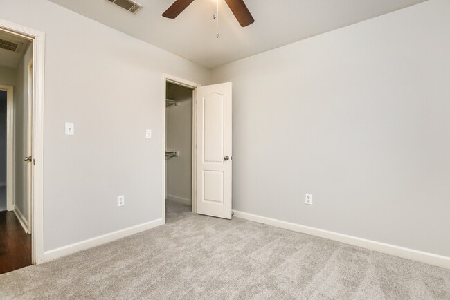 Building Photo - 2995 Wild Berry Dr
