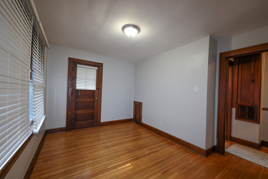 Building Photo - 4058 Central Ave
