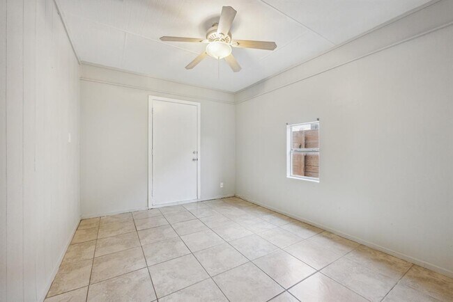 Building Photo - 1111 Lawson Ln