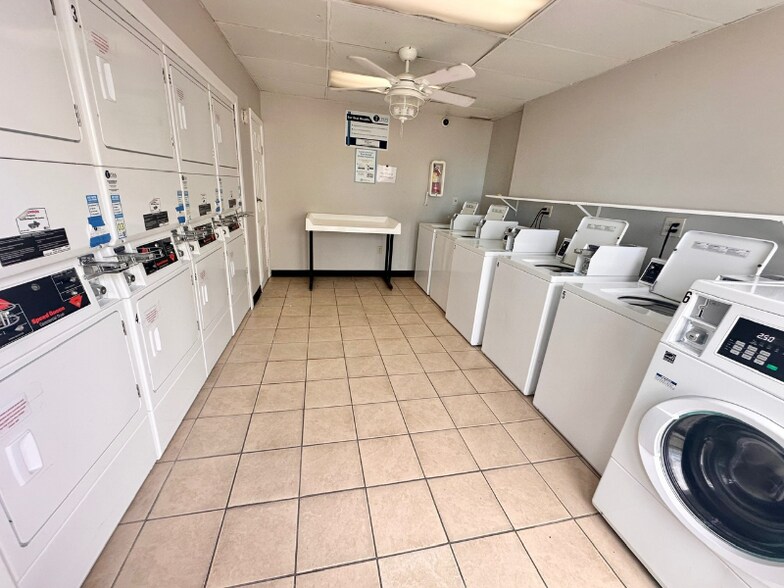 Building Photo - 308 Miracle Strip Pkwy SW