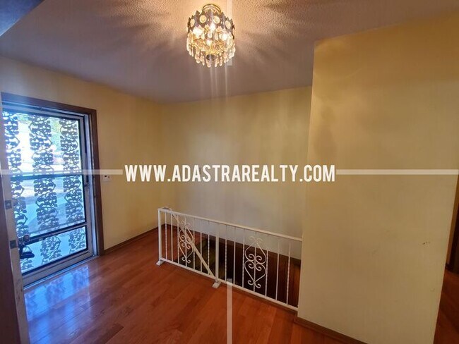 Building Photo - Five Bedroom Home in South KC-Available NOW!!
