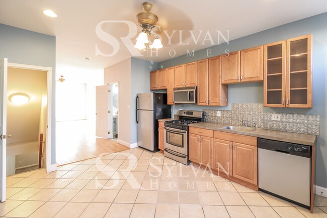 Building Photo - Where Charm Meets Comfort