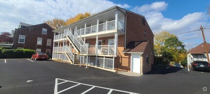 Building Photo - Convenient and Affordable 2 Bedroom 1 Bath...