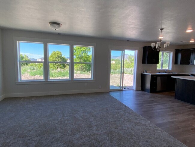 Building Photo - 1403 W Creekside Dr