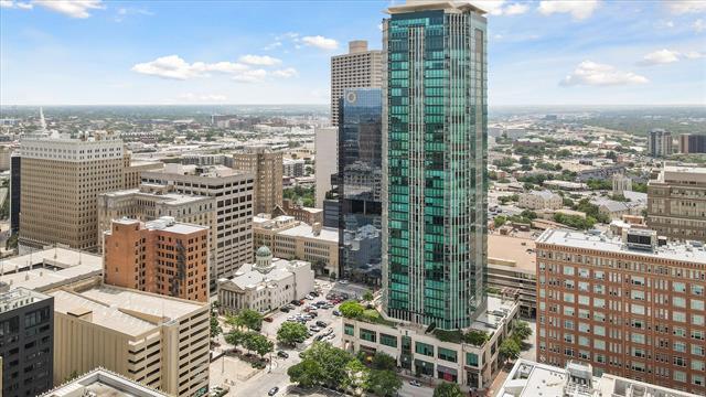 Building Photo - 500 Throckmorton St